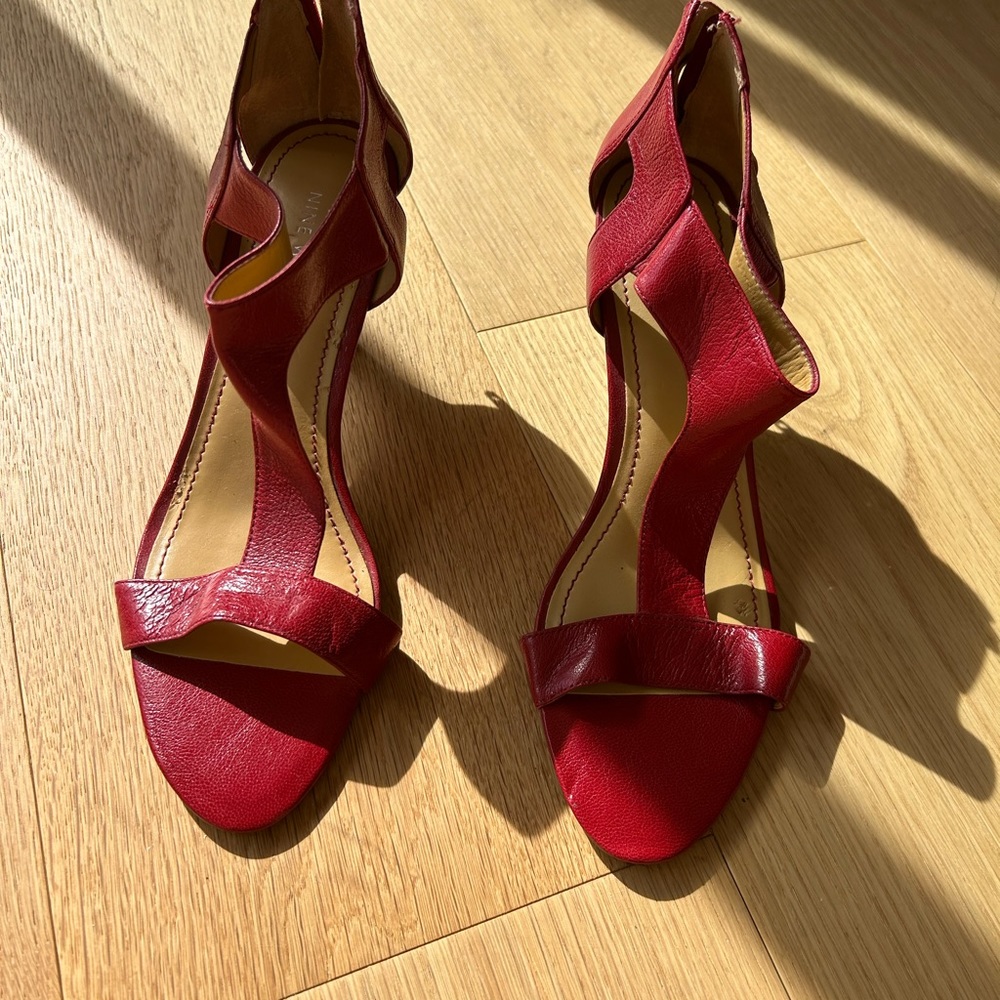 Nine West Red T-strap leather sandals - Size 9.5